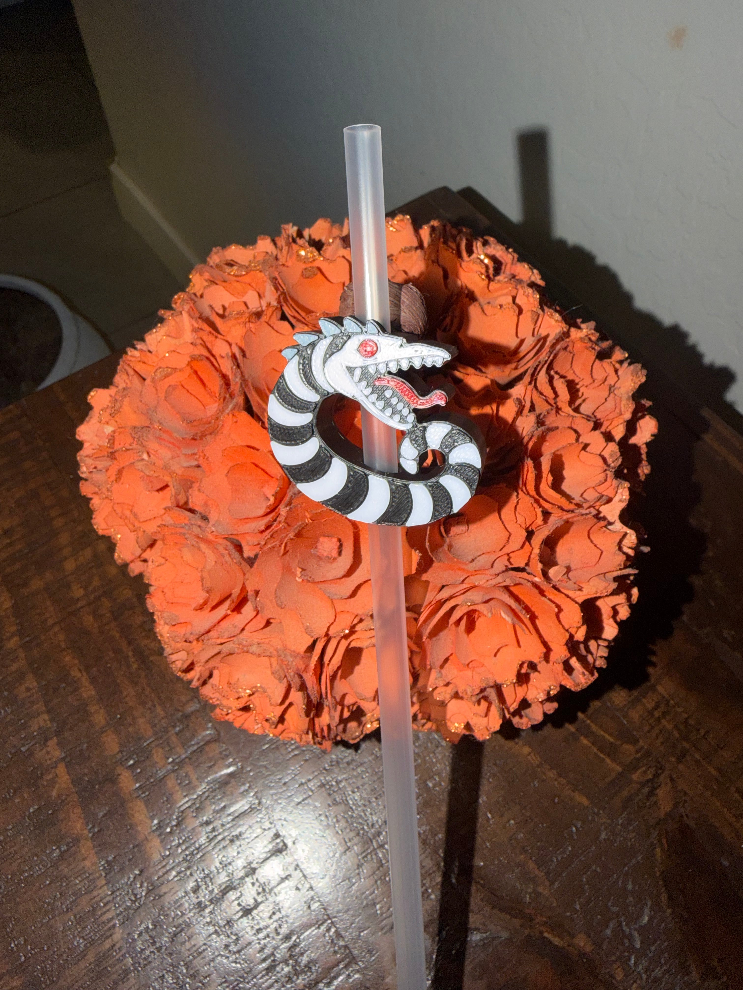 BETTLE SNAKE STRAW TOPPER